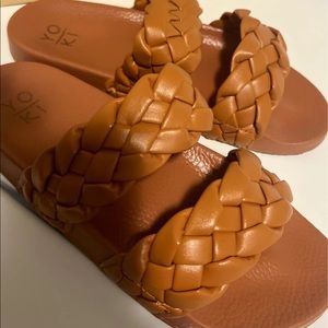 Yoki Sandals